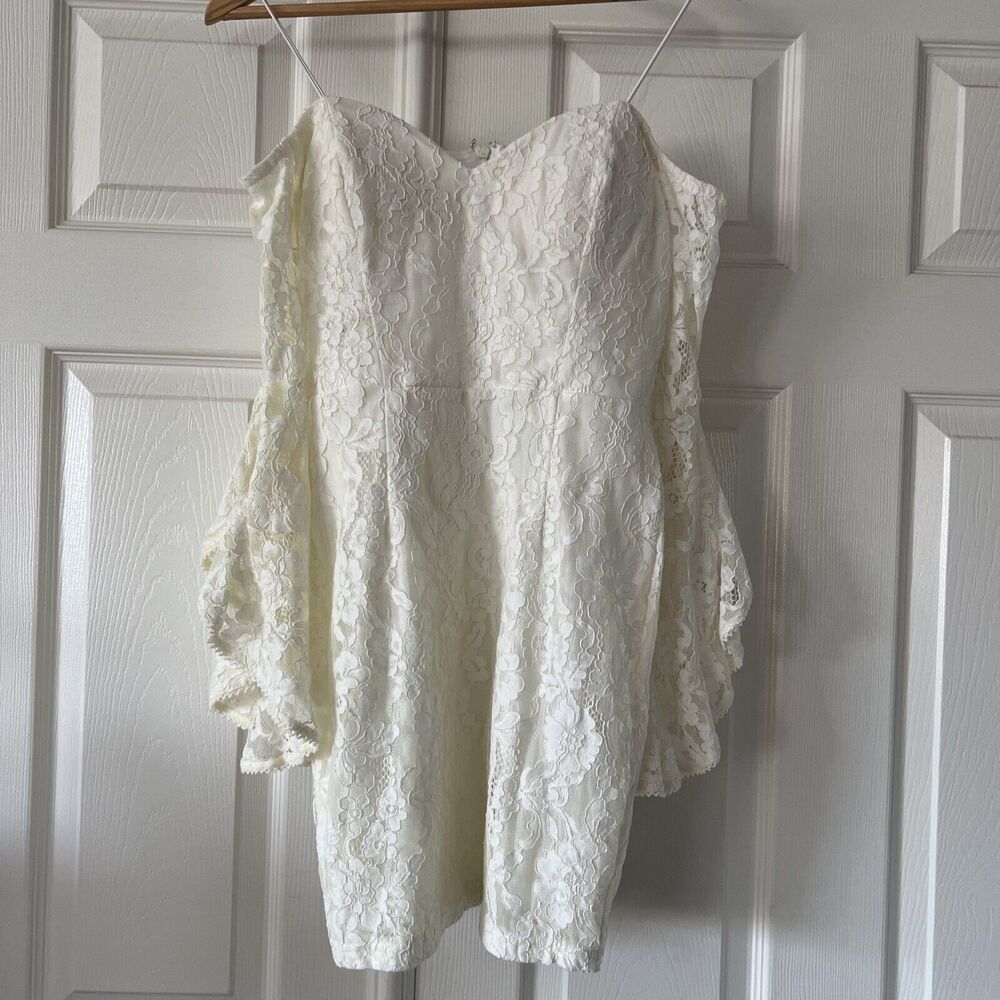 Fashion Nova Jr Womens Mini Dress Size Medium Lace Lined White Bell Sleeve Prom